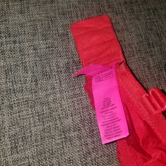 Sexy red bra - Picture 2 of 4